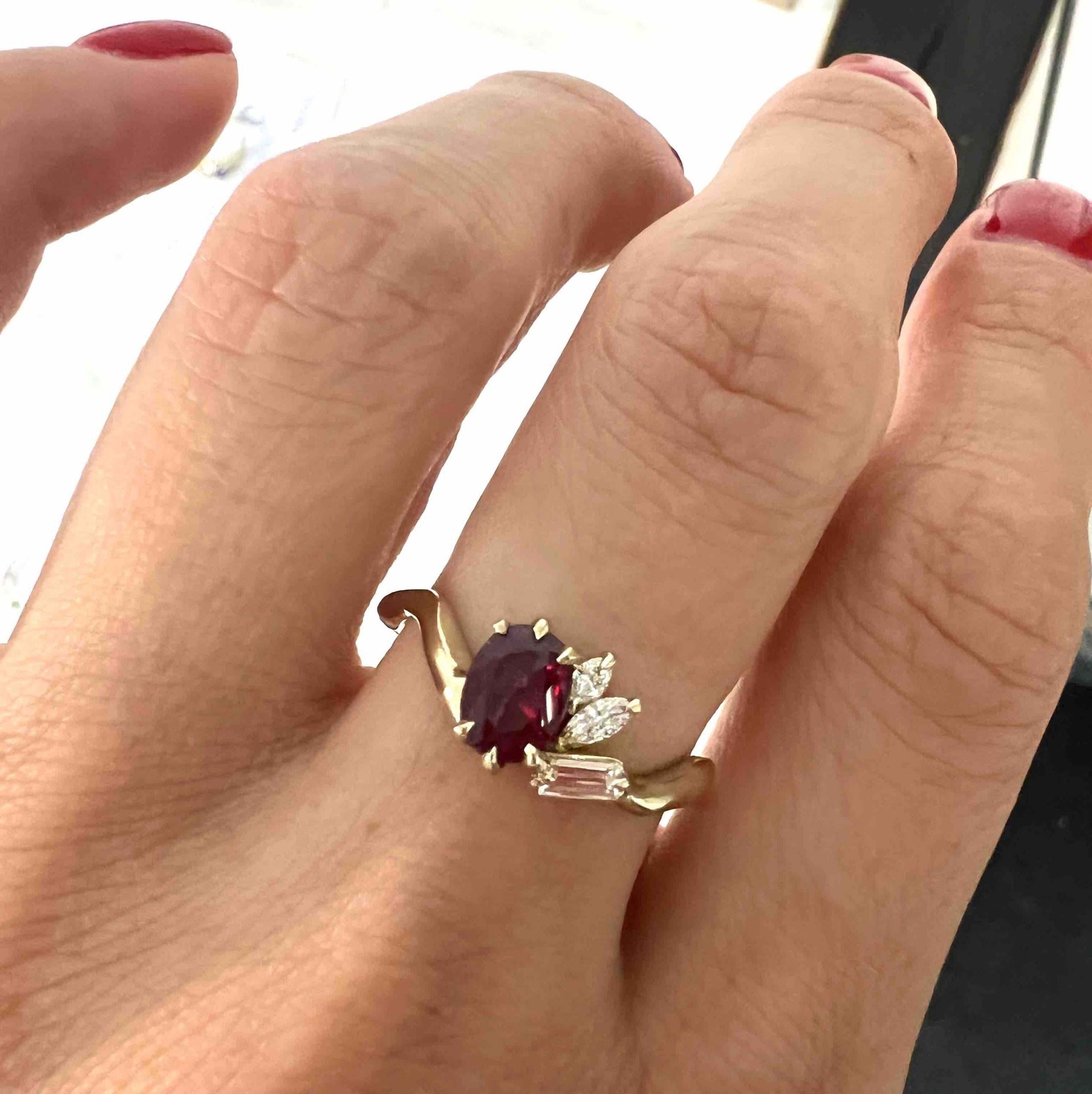 prsten s rubínem a diamanty markýza bageta